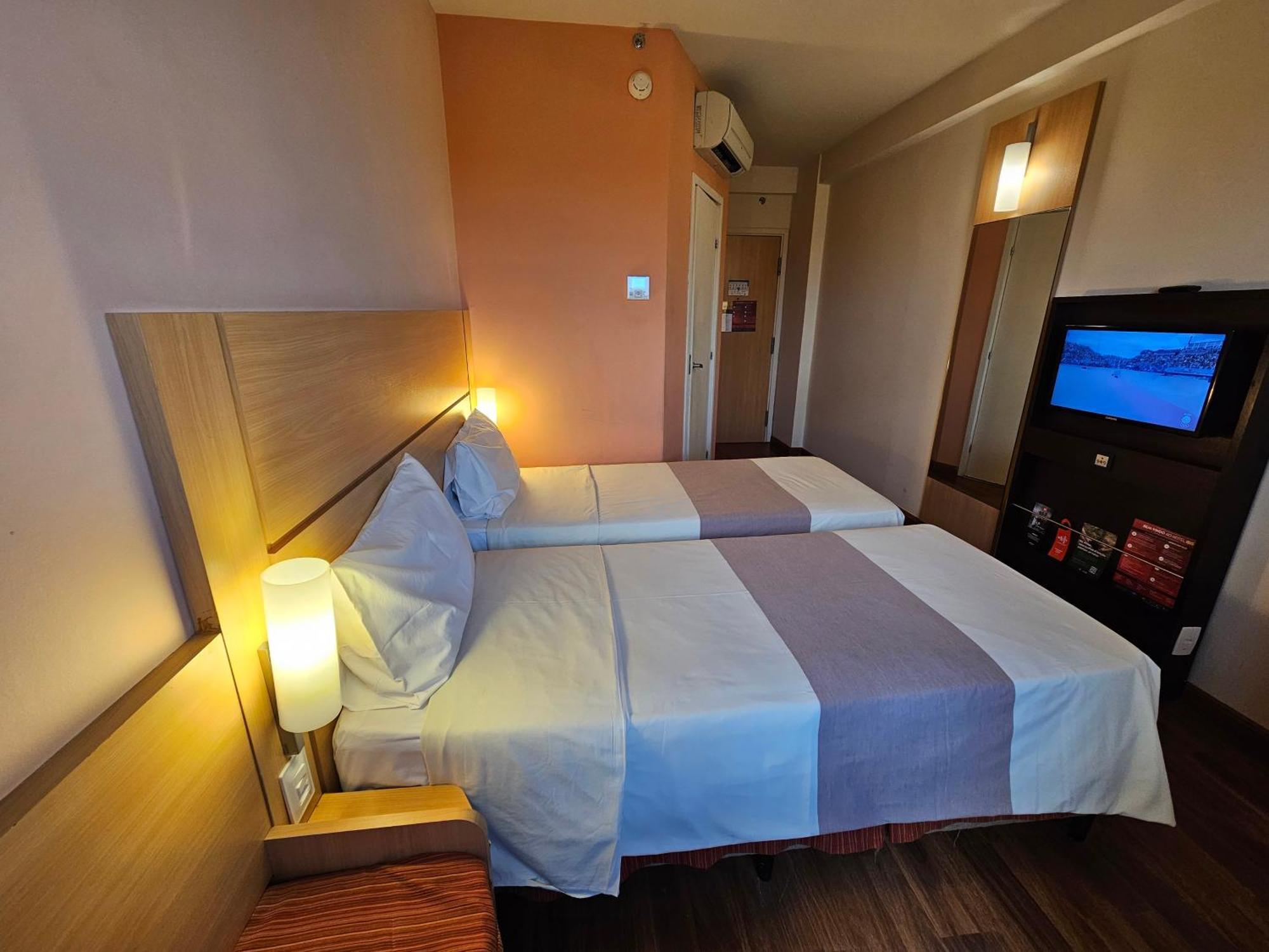 Отель Ibis Мосоро Экстерьер фото