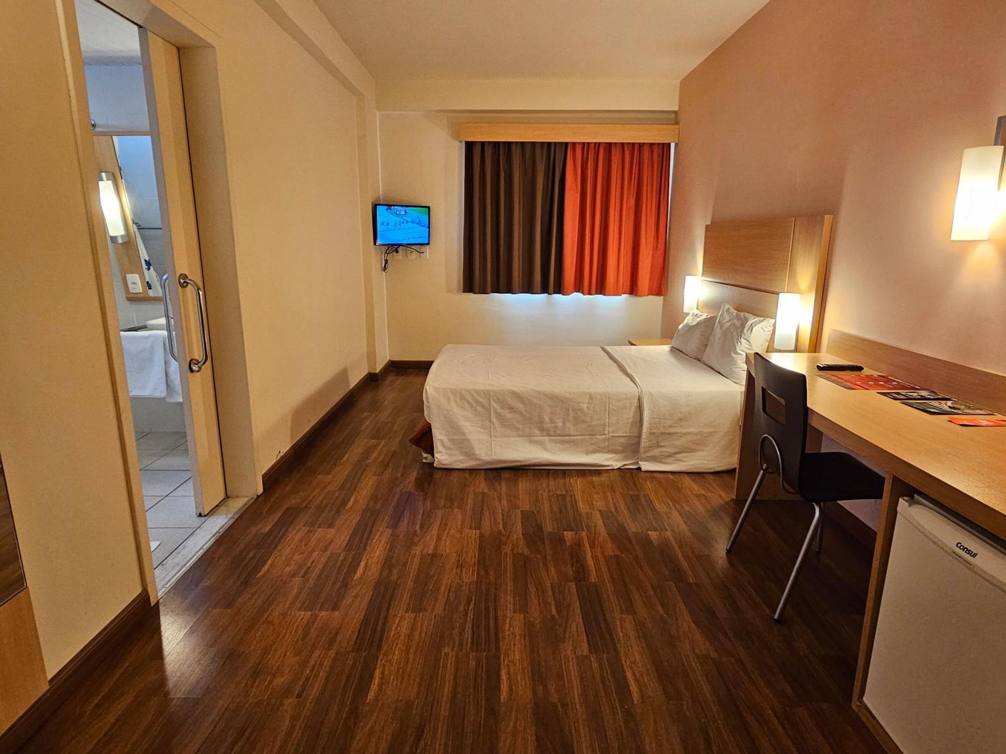 Отель Ibis Мосоро Экстерьер фото