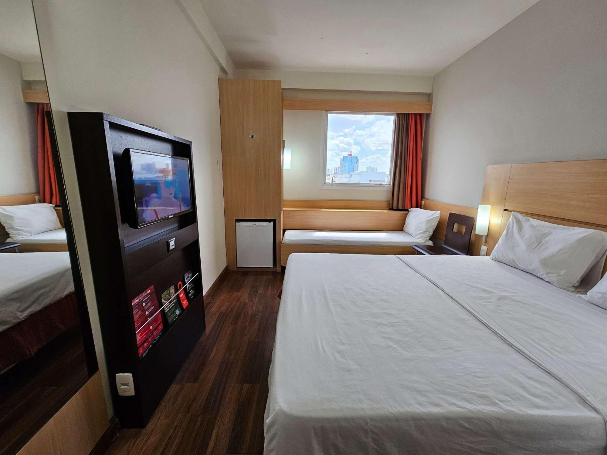 Отель Ibis Мосоро Экстерьер фото